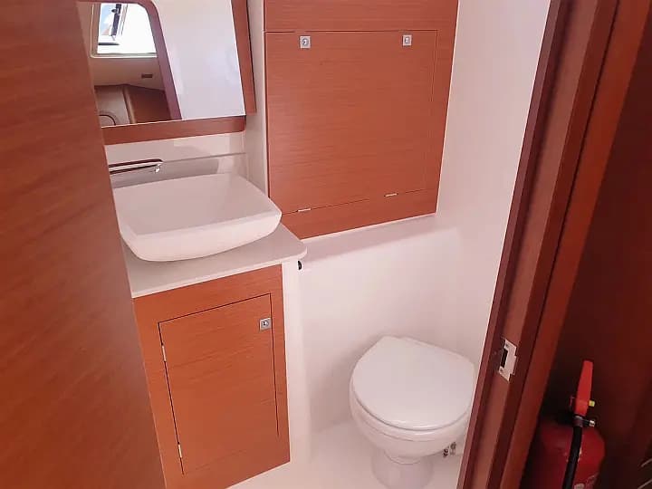 Dufour 460 Grand Large in Lavrion / Olympic Marina - Photo 5