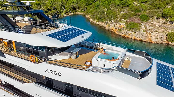 Luxury Motor Yacht in Split / Port of Split / West Harbour - Photo 2