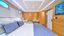 Luxury Motor Yacht in Split / Port of Split / West Harbour thumbnail 9