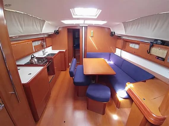 Oceanis 43 in Elefsina / Kalympaki Marina - Photo 3