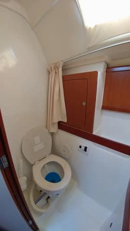 Oceanis 43 in Elefsina / Kalympaki Marina thumbnail 25