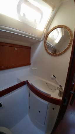 Oceanis 43 in Elefsina / Kalympaki Marina thumbnail 26