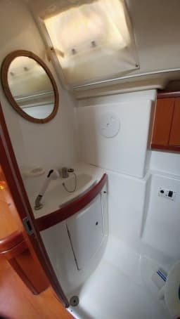 Oceanis 43 in Elefsina / Kalympaki Marina thumbnail 27