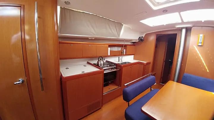 Oceanis 43 in Elefsina / Kalympaki Marina - Photo 5