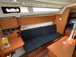 Bavaria Cruiser 34 in Athens / Alimos Marina thumbnail 8