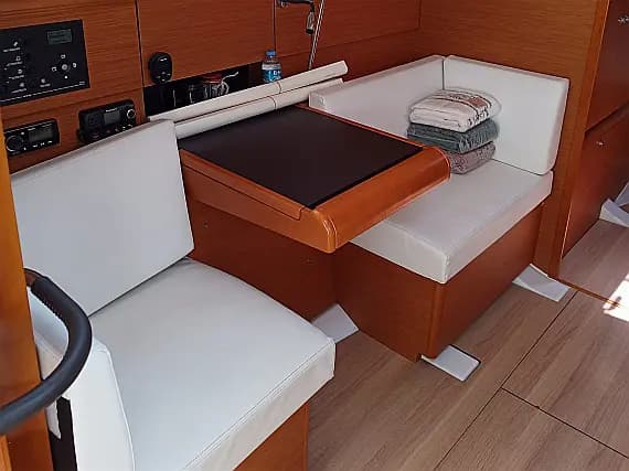Sun Odyssey 419 in Fethiye / Ece Marina - Photo 3