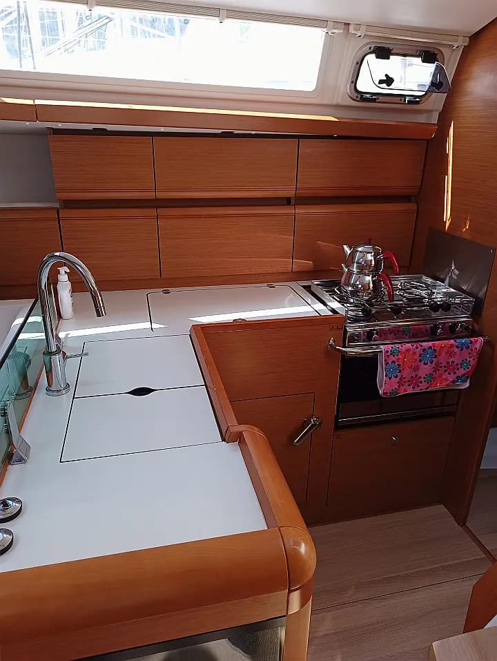 Sun Odyssey 419 in Fethiye / Ece Marina - Photo 4