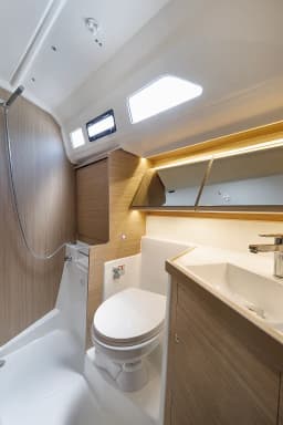 Oceanis 40.1 in Athens / Alimos Marina thumbnail 16
