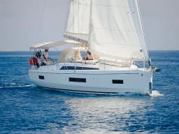 Oceanis 40.1 in Athens / Alimos Marina thumbnail 6