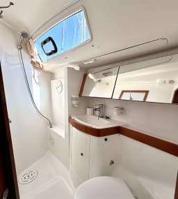 Oceanis 40 in Fethiye / Yes Marina thumbnail 1