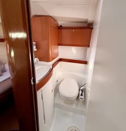 Oceanis 40 in Fethiye / Yes Marina thumbnail 2