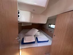 Bavaria C42 in Skopelos / Loutraki Harbour thumbnail 6