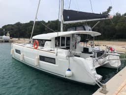 Lagoon 40 in Rogoznica / Marina Frapa thumbnail 6