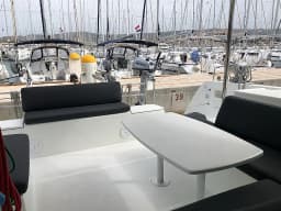 Lagoon 40 in Rogoznica / Marina Frapa thumbnail 8