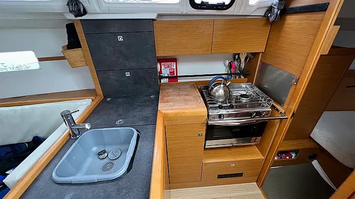 Sun Odyssey 349 in Arzon / Port du Crouesty - Photo 2