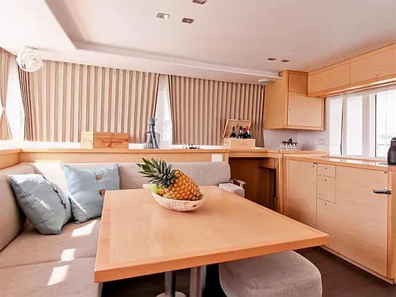 Lagoon 450 Fly in Naples / Darsena Acton - Photo 3