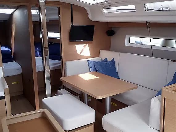 Sun Odyssey 440 in Palamós / Club Nàutic Costa Brava - Photo 3