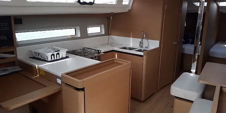 Sun Odyssey 440 in Palamós / Club Nàutic Costa Brava - Photo 5