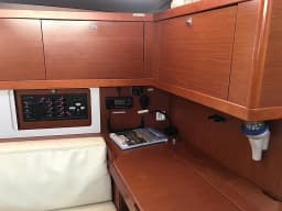 Oceanis 45 in Mallorca / Palma de Mallorca / La Lonja Marina Charter thumbnail 17