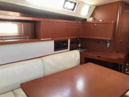 Oceanis 45 in Mallorca / Palma de Mallorca / La Lonja Marina Charter thumbnail 18