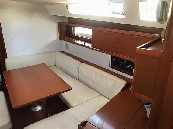 Oceanis 45 in Mallorca / Palma de Mallorca / La Lonja Marina Charter - Photo 3