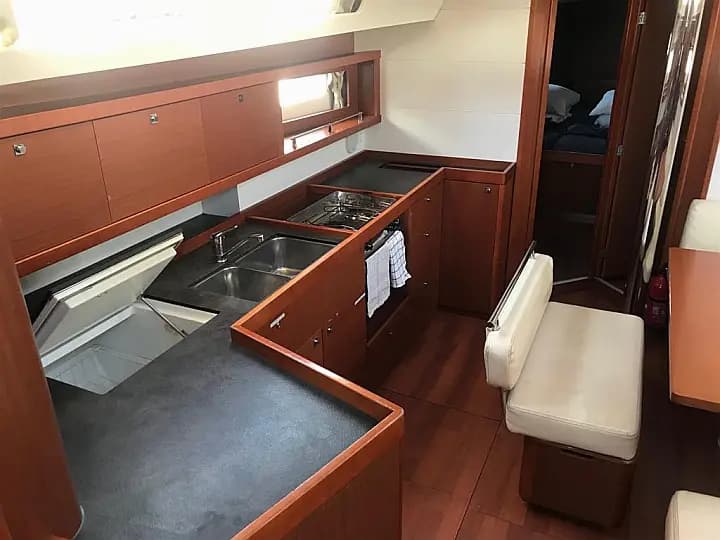 Oceanis 45 in Mallorca / Palma de Mallorca / La Lonja Marina Charter - Photo 4