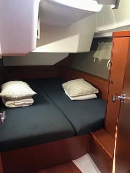 Oceanis 45 in Mallorca / Palma de Mallorca / La Lonja Marina Charter thumbnail 5
