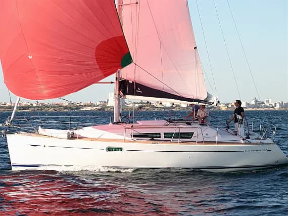 Sun Odyssey 36i in Lavrion Main Port - Photo 1