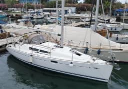 Sun Odyssey 36i in Lavrion Main Port thumbnail 6