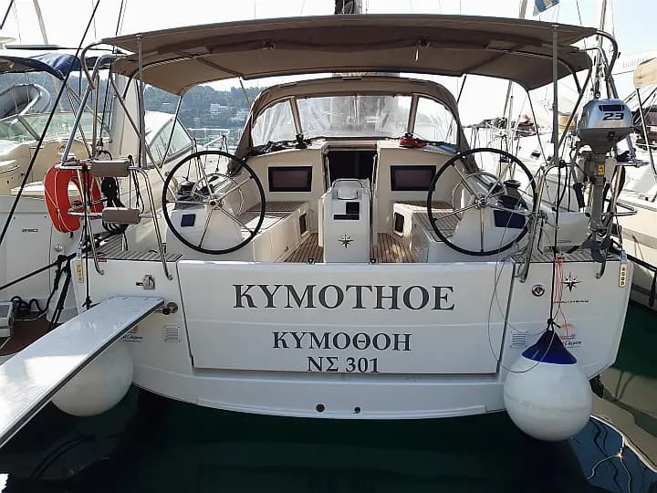 Sun Odyssey 410 in Volos / Port of Volos - Photo 5