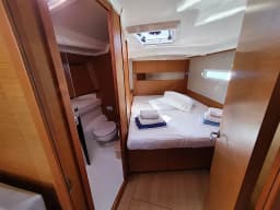 Sun Odyssey 410 in Volos / Port of Volos thumbnail 9