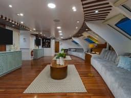 Power Catamaran in San Cristobal / Puerto Baquerizo Moreno / San Cristobal thumbnail 4