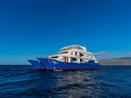 Power Catamaran in San Cristobal / Puerto Baquerizo Moreno / San Cristobal thumbnail 6