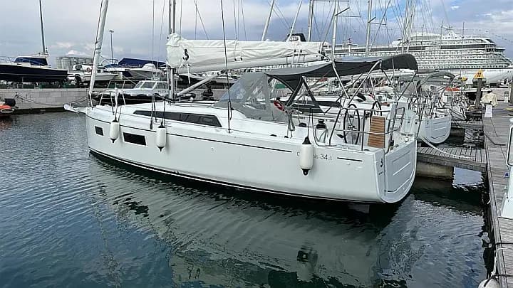 Oceanis 34.1 in Sicily / Trapani - Photo 5