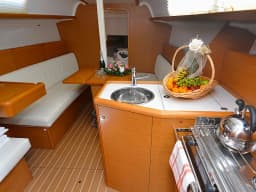 Sun Odyssey 33i in Dubrovnik / ACI Marina Dubrovnik thumbnail 11