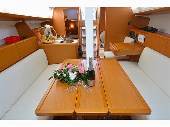 Sun Odyssey 33i in Dubrovnik / ACI Marina Dubrovnik - Photo 3