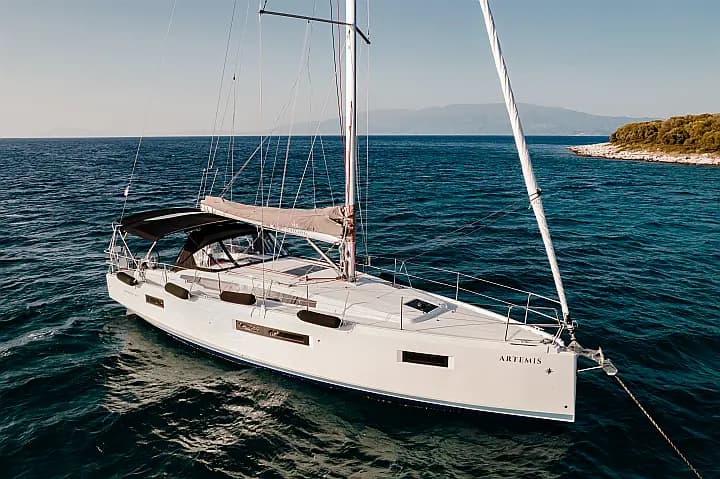 Sun Odyssey 410 in Volos / Port of Volos - Photo 4
