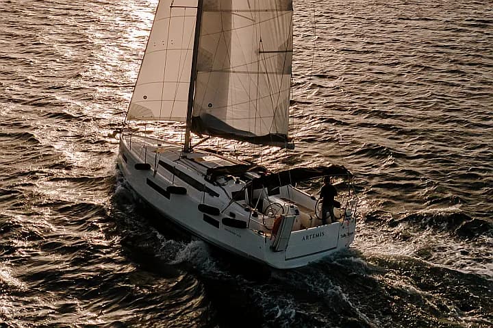 Sun Odyssey 410 in Volos / Port of Volos - Photo 5