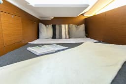 Sun Odyssey 410 in Volos / Port of Volos thumbnail 7