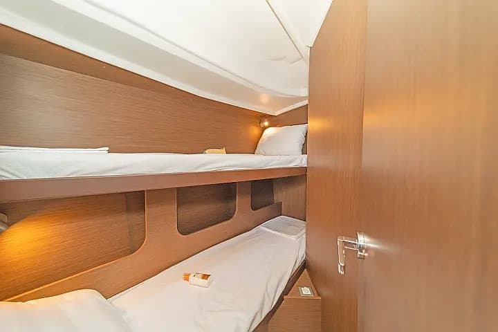 Oceanis 40.1 in Athens / Alimos Marina - Photo 5