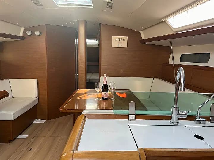 Sun Odyssey 449 in Sukošan / D-Marin Dalmacija Marina - Photo 5