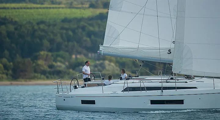 Oceanis 40.1 in Athens / Alimos Marina - Photo 4