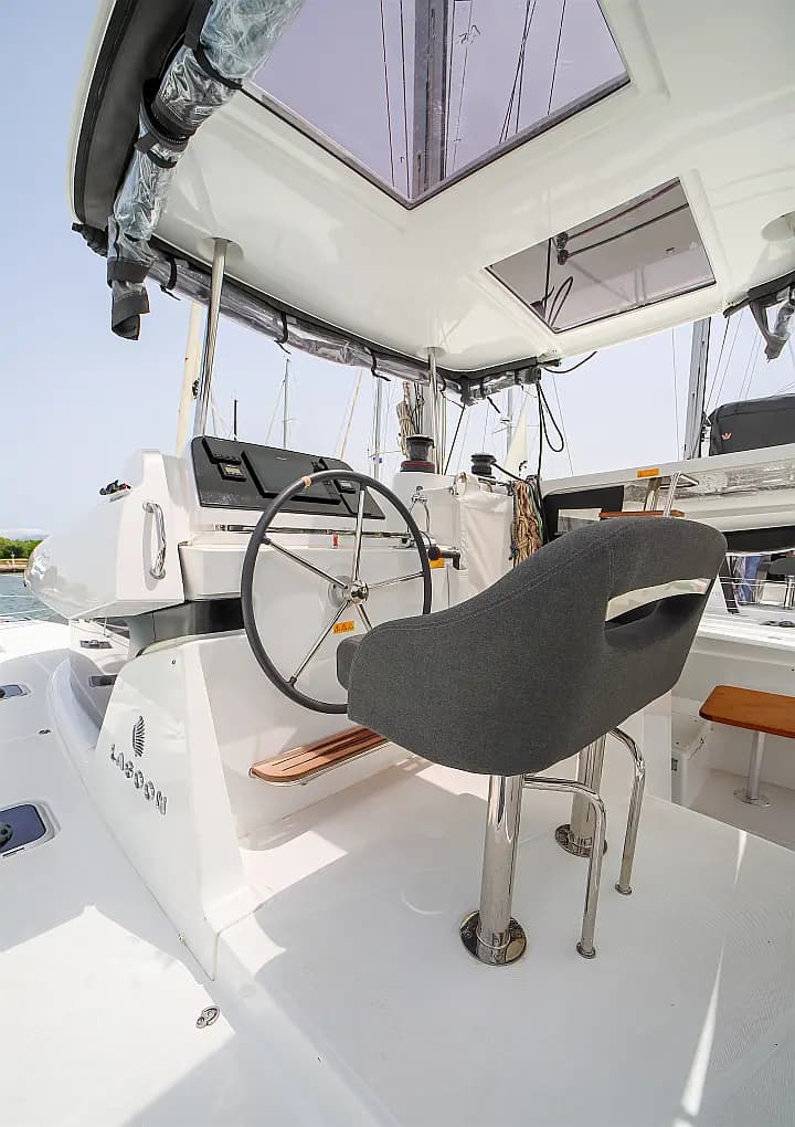 Lagoon 42 in Sardinia / Olbia / Marina di Olbia - Photo 4