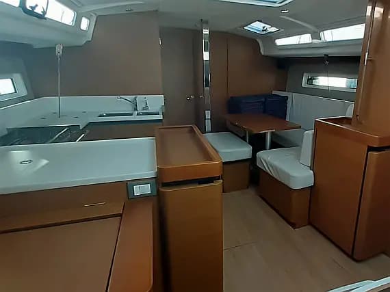Sun Odyssey 440 in Sardinia / Portisco / Marina di Portisco - Photo 3