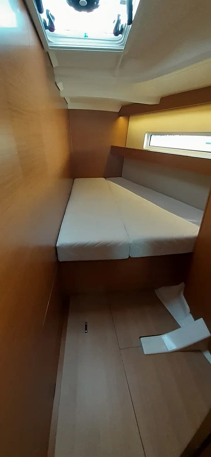 Sun Odyssey 440 in Sardinia / Portisco / Marina di Portisco - Photo 5