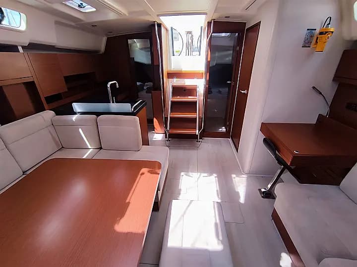 Hanse 458 in Lavrion / Olympic Marina - Photo 4