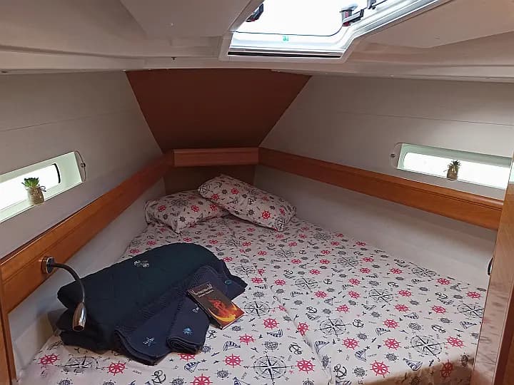 Sun Odyssey 419 in Lavrion / Olympic Marina - Photo 4