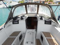 Sun Odyssey 419 in Lavrion / Olympic Marina thumbnail 5