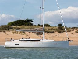 Sun Odyssey 419 in Lavrion / Olympic Marina thumbnail 8