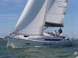 Sun Odyssey 419 in Lavrion / Olympic Marina thumbnail 9
